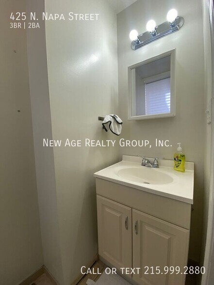 Building Photo - 425 N Napa St