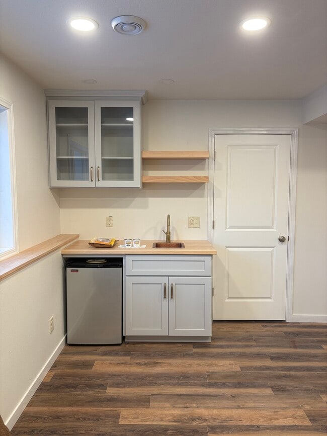 Building Photo - 1612 Nuthatch Ave