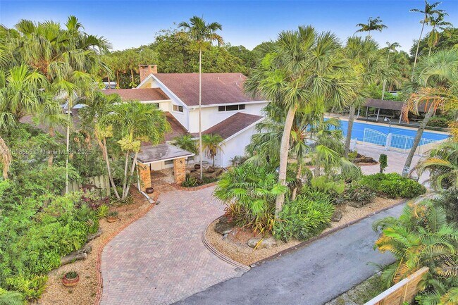 Building Photo - 2120 SW 28th Way