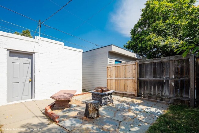 Building Photo - Historic Highlands Gem: Modern Comforts in a Sought-After Neighborhood!