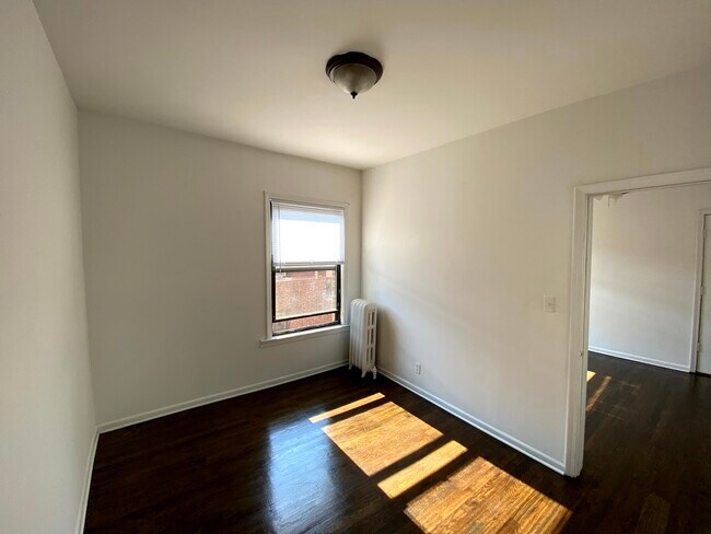Building Photo - 931 W Sunnyside Ave