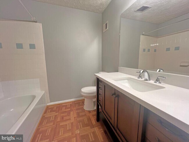 Building Photo - 8104 Willowdale Ct