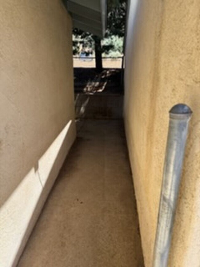 Building Photo - Move-In Ready Mountain Retreat with Garage Near Frazier Park & Los Padres Forest