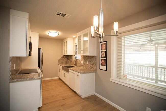 Building Photo - 8 Turtle Creek Ct