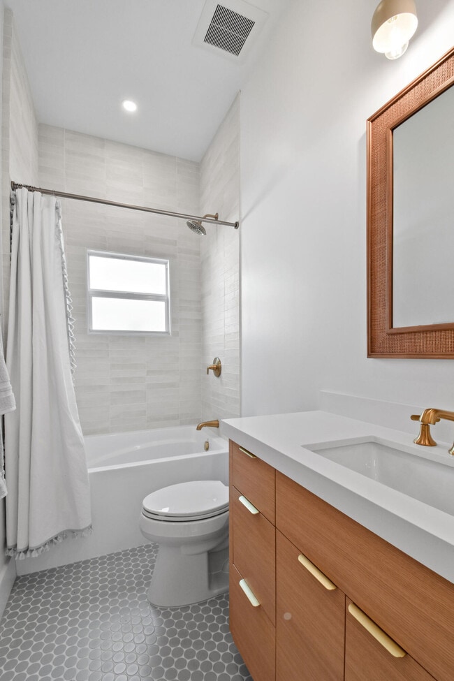 Building Photo - 845 Sunset Rd