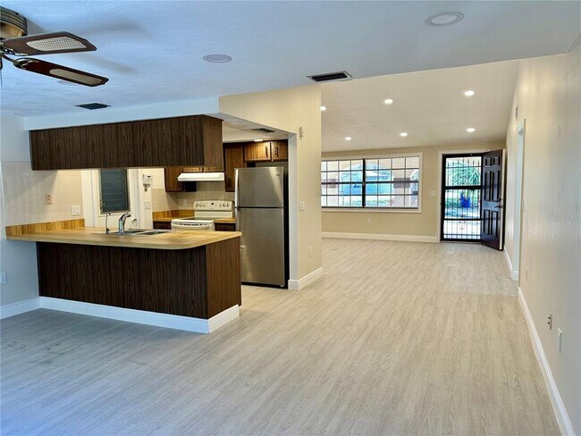 Building Photo - 4420 Sawgrass Blvd