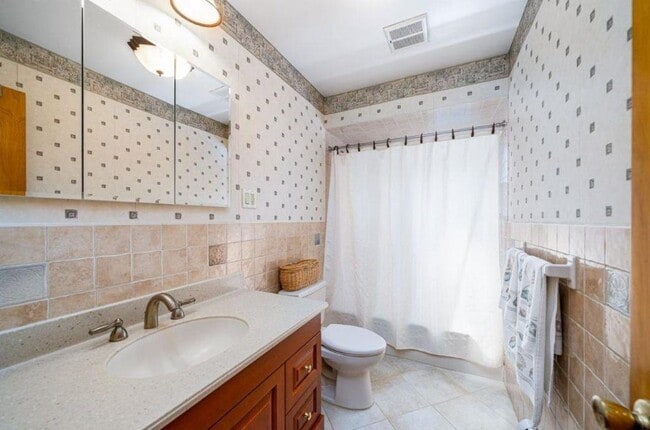 Building Photo - 47 Country Village Ct