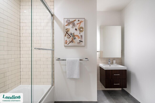 Building Photo - 933 McGee St