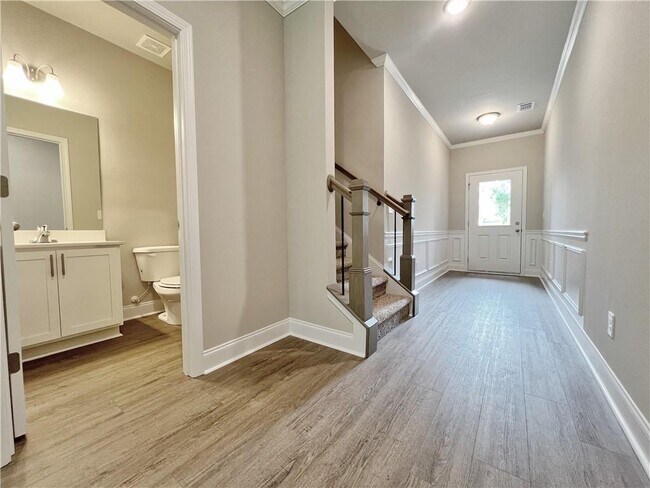 Building Photo - 1446 Fern Ridge Ln