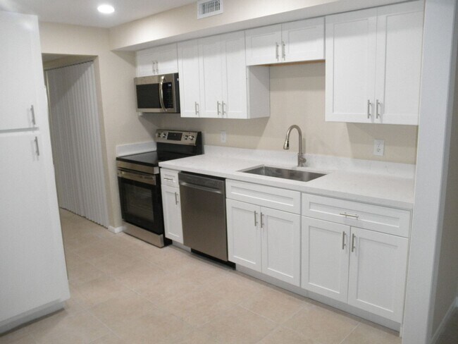 Building Photo - Fairview Villas