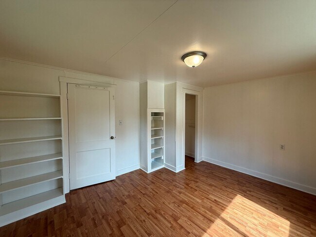 Building Photo - Great South Hills Location