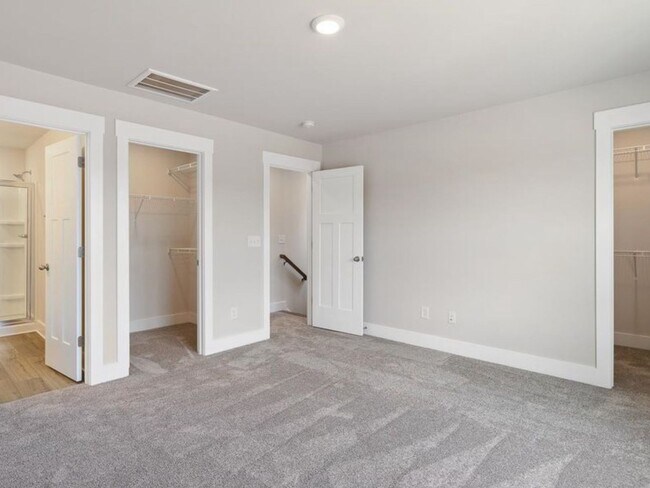 Building Photo - 4 Bedroom Townhome in Spartanburg