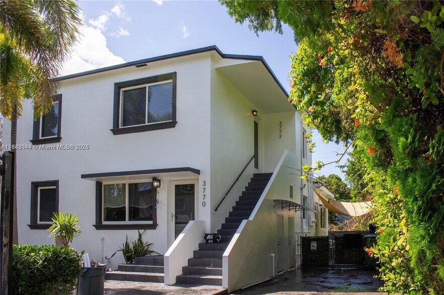 Building Photo - 3770 SW 27th St