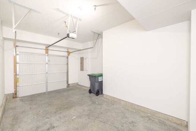 Building Photo - 5920 Whitehurst Ln