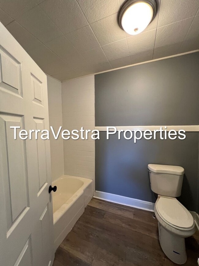 Building Photo - 4 Bedroom Single Family in Pennsville! Eli...