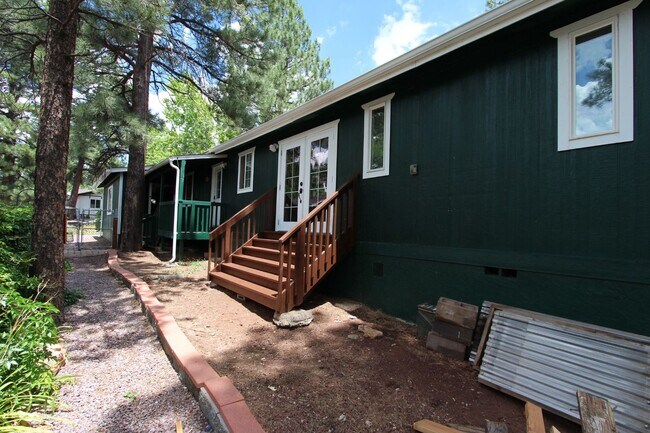 Building Photo - COMING SOON! Spacious Single-Story Home with Fenced Backyard