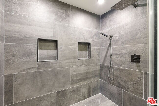 Building Photo - 723 Westmount Dr