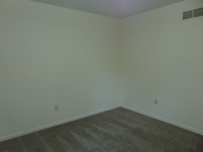 Building Photo - Nice 3 Bedroom 2.5 Bathroom Townhome!