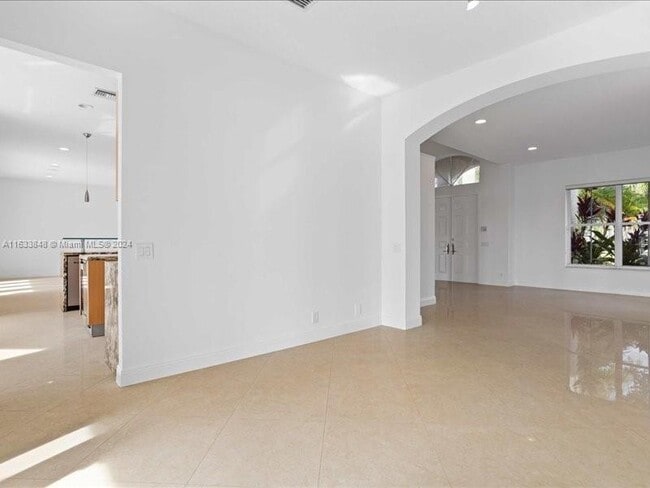 Building Photo - 926 Marina Dr