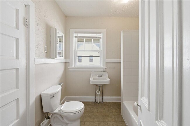 Building Photo - 5334 E Washington St