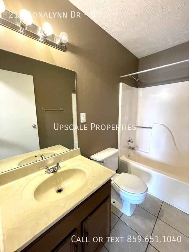 Building Photo - 217 Donalynn Dr