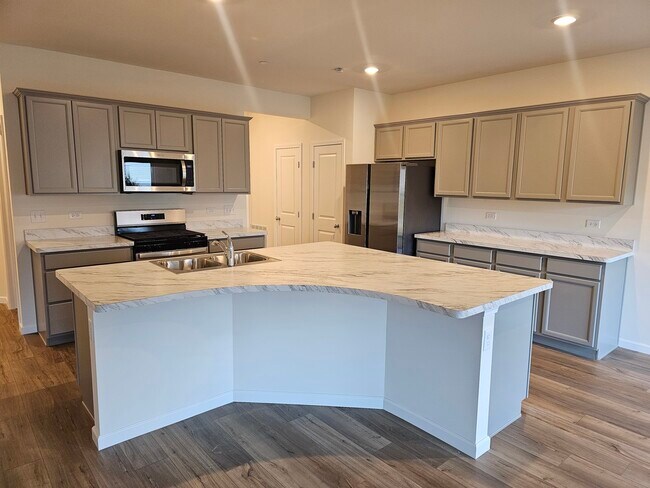 Building Photo - 5954 Hawkweed Dr