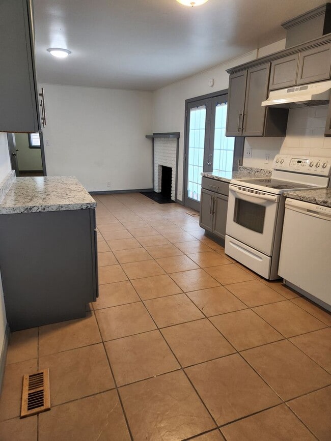 Building Photo - Cute Ranch-Style Home On Oversized Corner ...