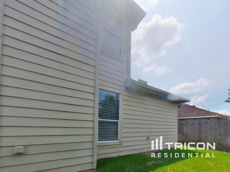 Building Photo - 5615 Bear Paw Cir