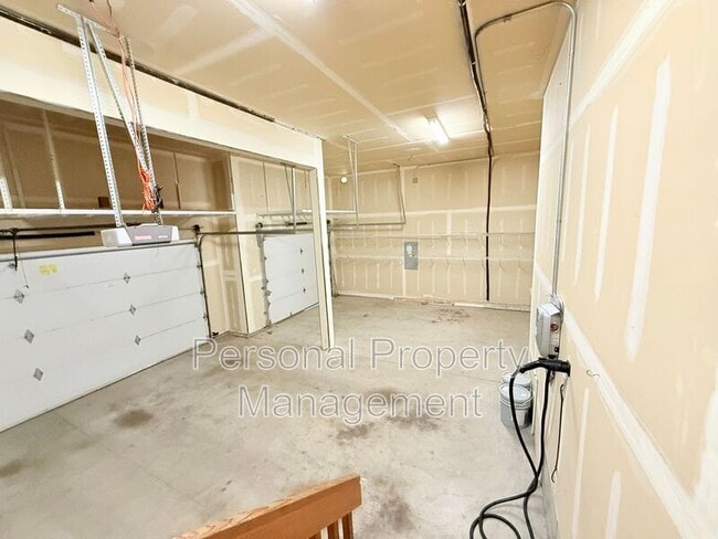 Building Photo - 11608 NE 2nd Ave