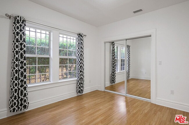 Building Photo - 2041 W 31st St