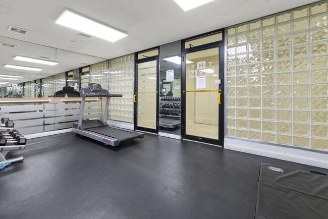Building Photo - 4000 N Ocean Dr