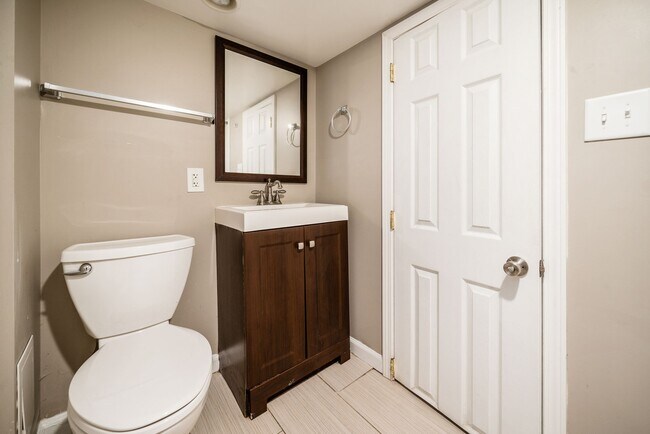 Building Photo - 144 E Tompkins St