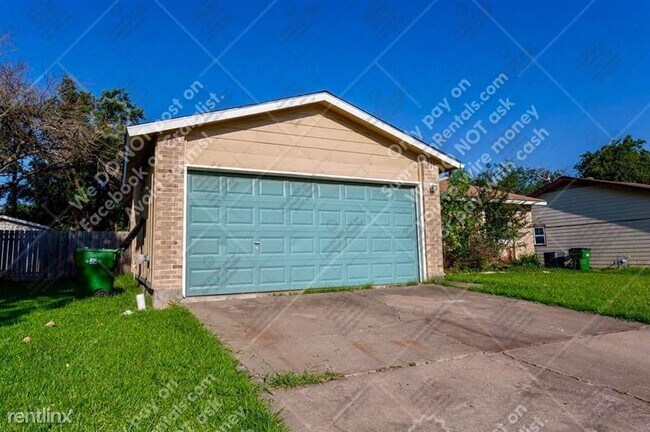 Building Photo - 2204 Silver Spur Dr