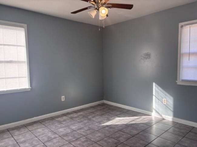 Building Photo - 3167 Longwood Dr