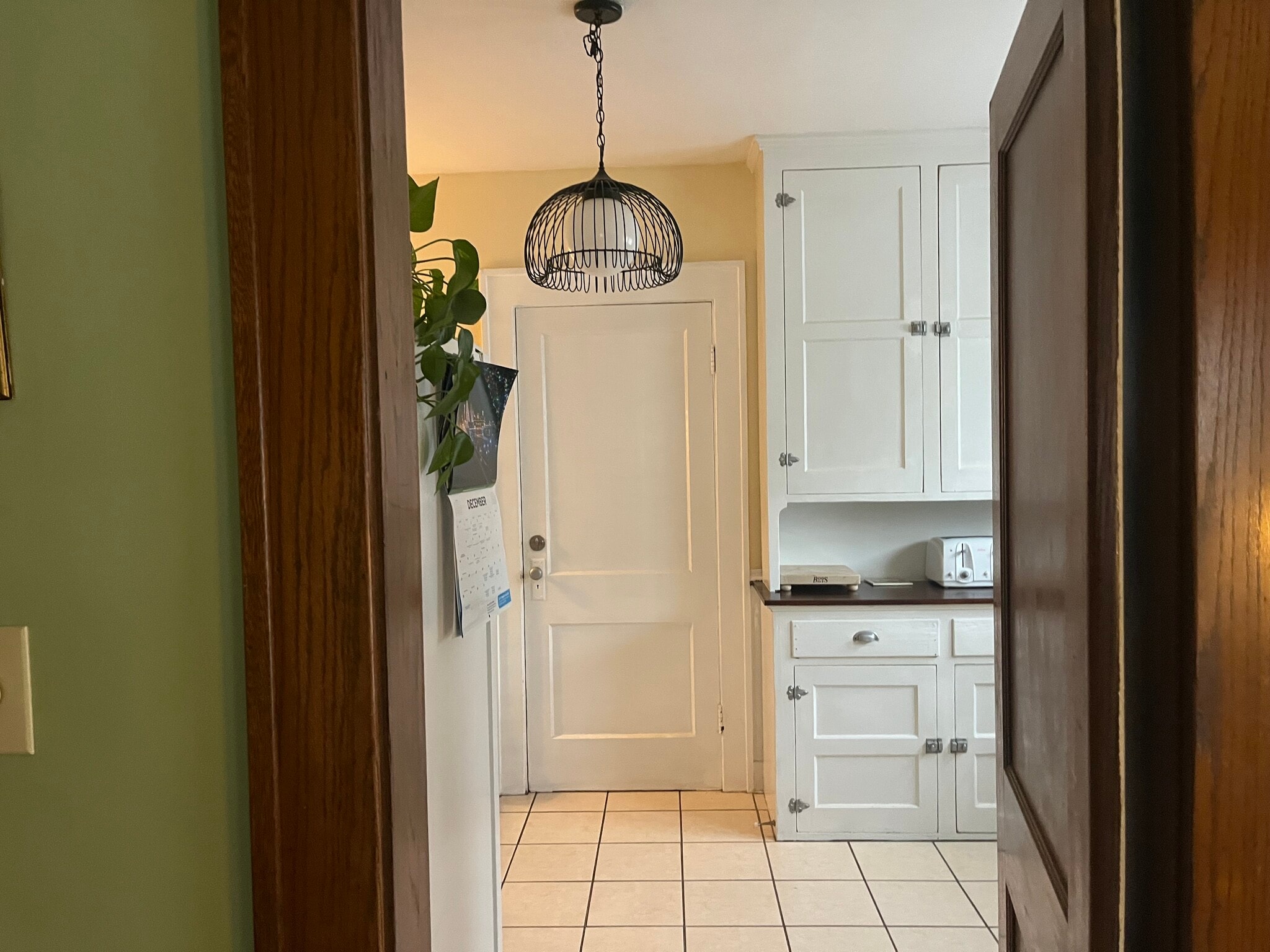 Building Photo - 719 W 2nd St