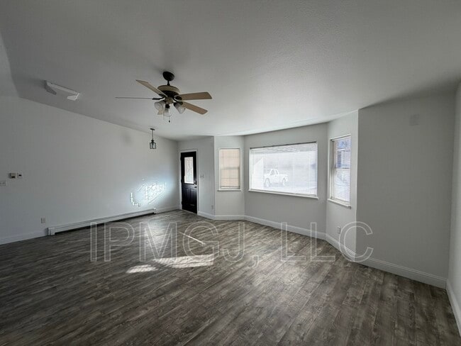 Building Photo - 377 S Redlands Rd