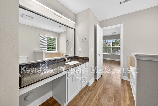 Building Photo - 1153 Hawick Dr