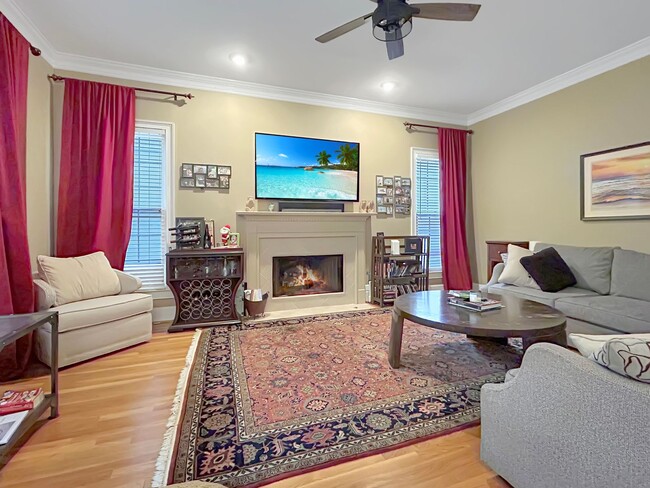 Building Photo - Brookhaven Beauty!  Furnished Short Term R...