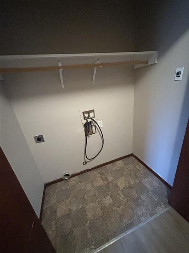 Building Photo - 330/332 Garfield St