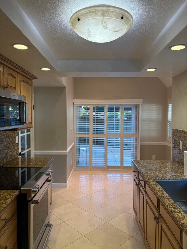 Building Photo - 1938 Stratton Cir