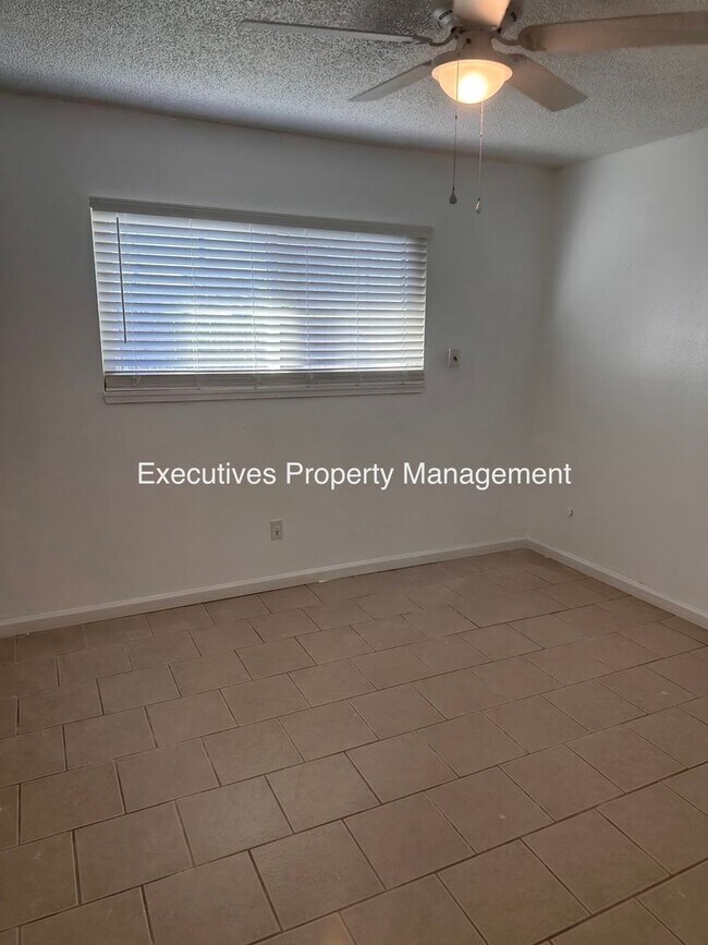 Building Photo - 1202 Kings Ave