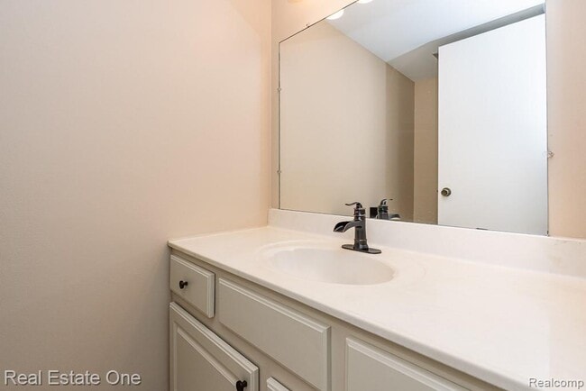 Building Photo - 5075 Buckingham Pl Dr