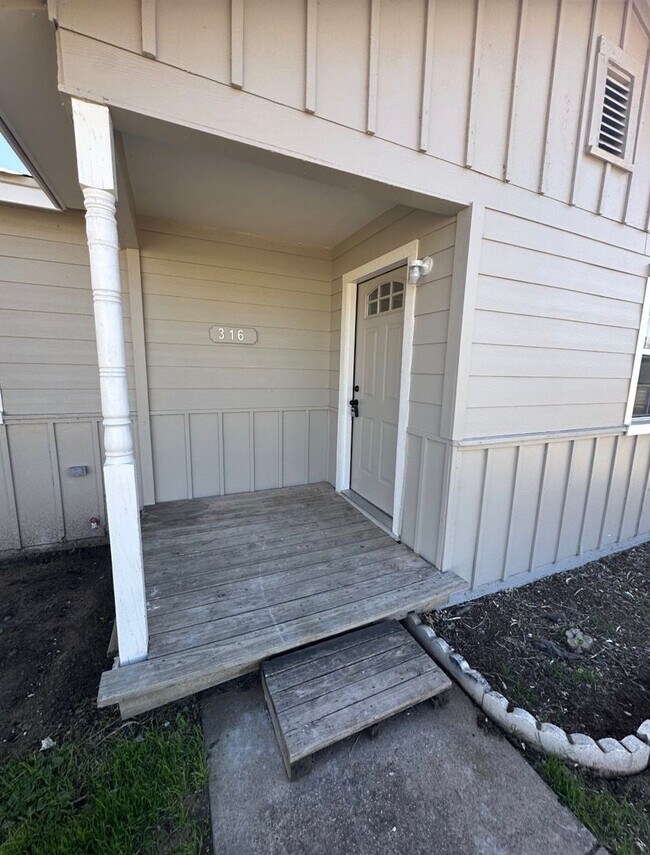 Building Photo - Cozy Contemporary Cottage – Charming 3-Bed...