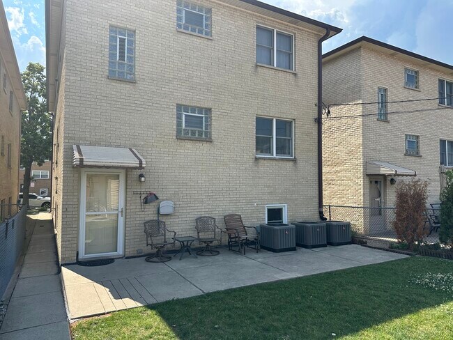 Building Photo - 2605 N 76th Ave