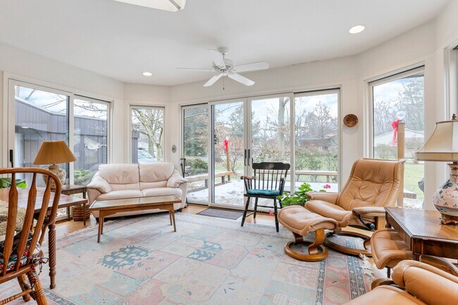 Beautiful sun room and deck off kitchen - 162 Denison Dr
