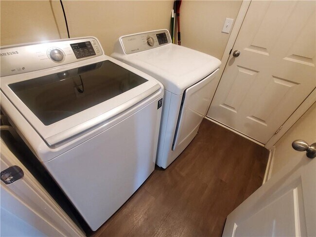 Building Photo - 157 Innis Brk Cir