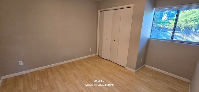 Building Photo - 3 bedroon 2 bath home