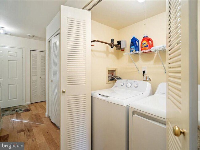 Building Photo - 18 Pond View Dr