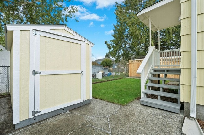 Building Photo - 3bd/2ba Seattle Home