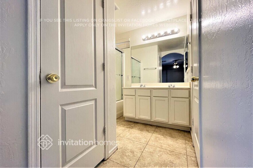 Building Photo - 8934 W Encanto Blvd